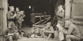 WWI soldiers reading