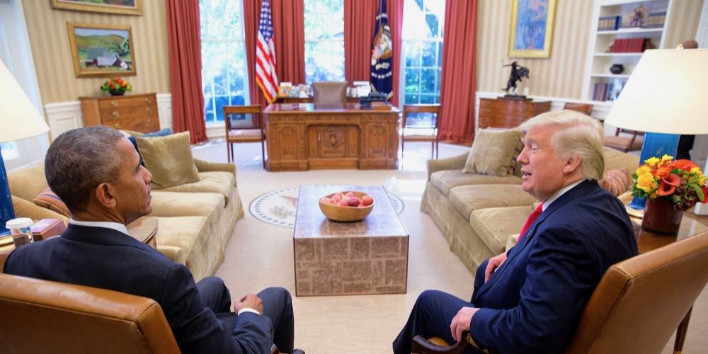 JANUS-Tête-à-Tête-_Sitting_President_&_President-elect,_Barack_Obama_&_Donald_Trump_squatting_next_to_each_other_on_arm-chairs_in_the_Oval_Office_on_November_10th_2016-1._(31196987133)