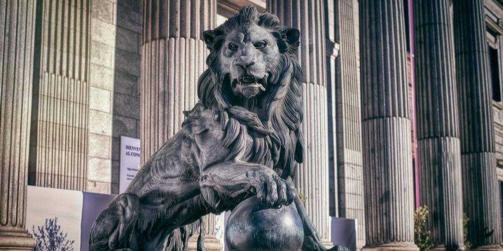 The,Lion,Sculpture,Of,The,Spanish,Parliament