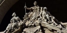 Statue,Of,The,Goddess,Of,Justice,At,The,Old,Palace