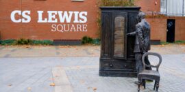 CS Lewis sculpture in Belfast_2B88AHY